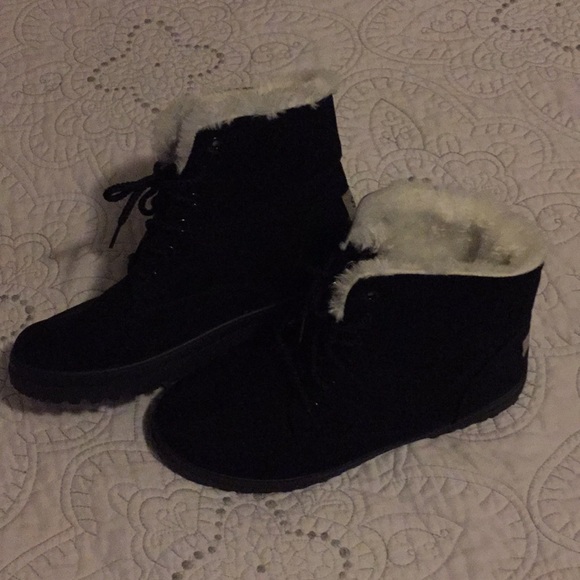 Warm fuzzy winter boots - Picture 3 of 3